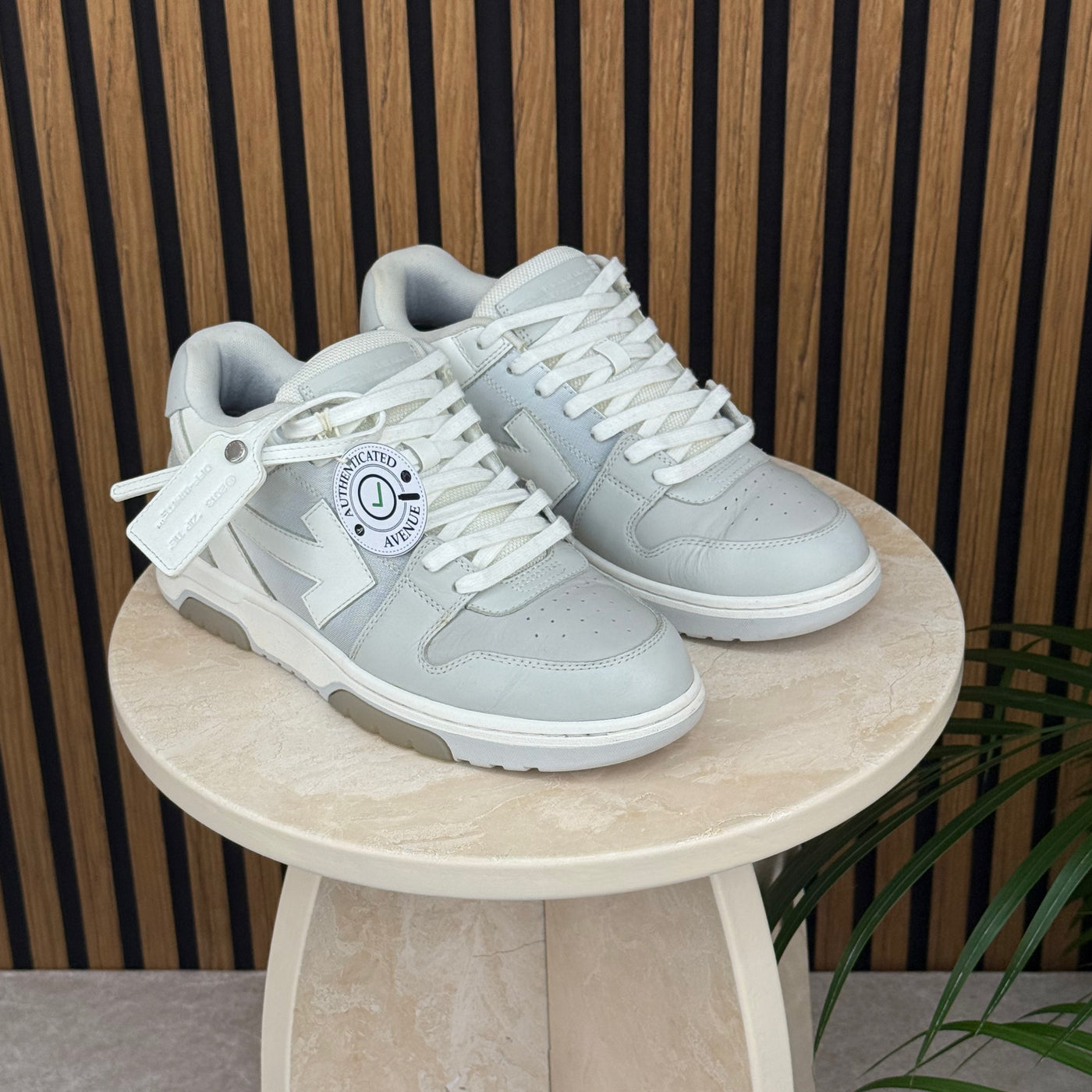 Off-White Out Of Office | Size 9 | Pre-Owned