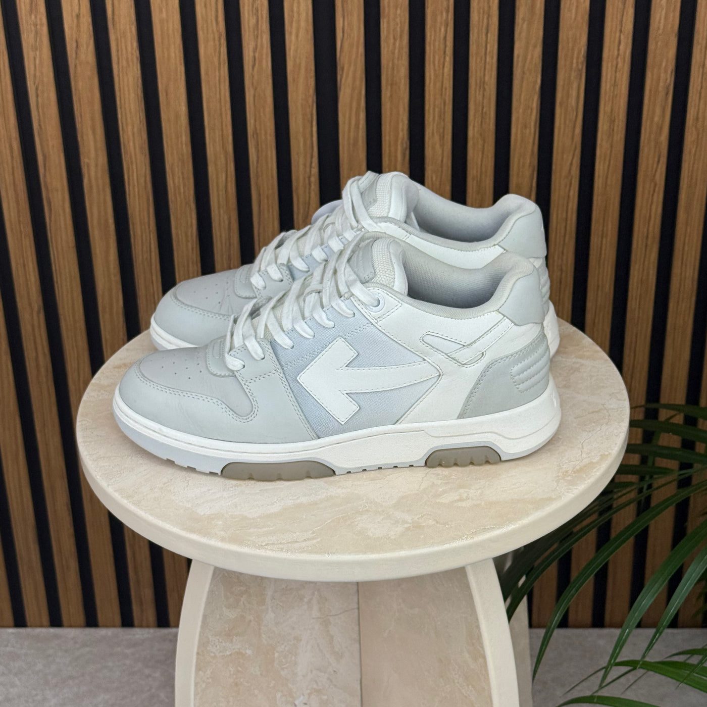 Off-White Out Of Office | Size 9 | Pre-Owned