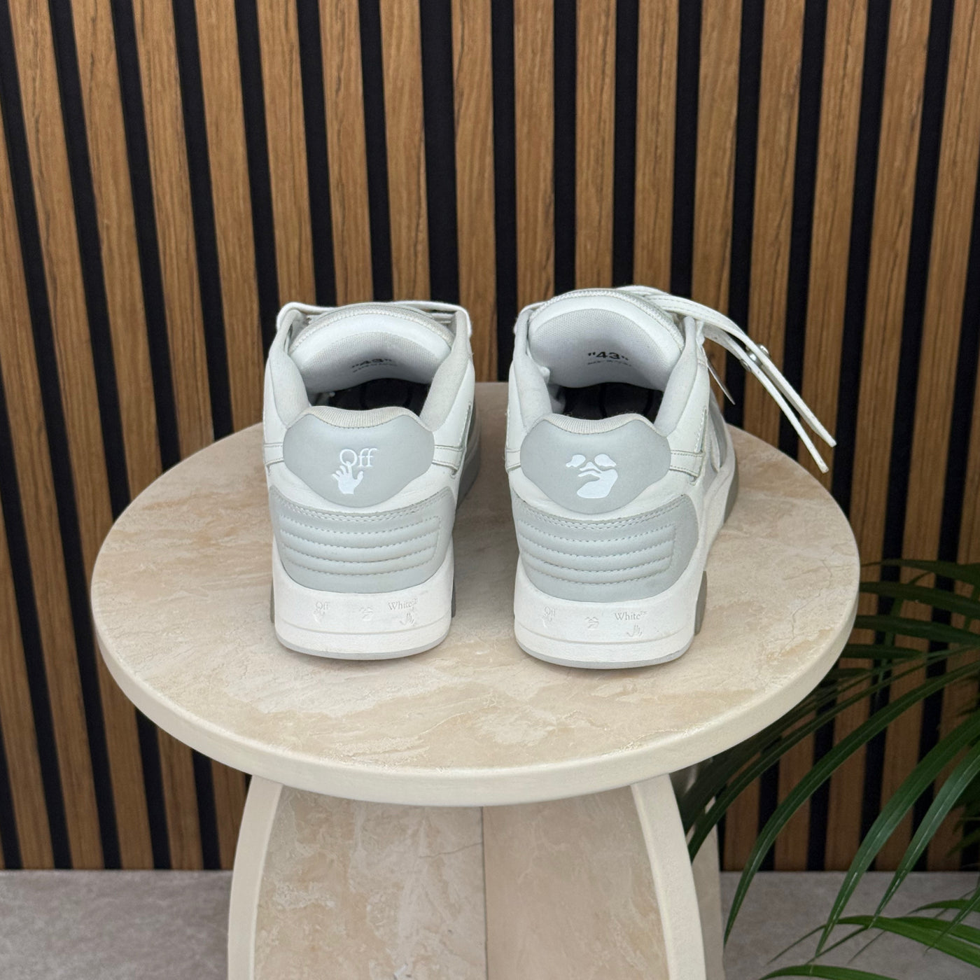 Off-White Out Of Office | Size 9 | Pre-Owned