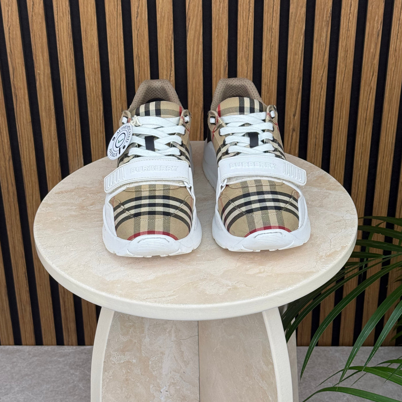 Burberry Ramsey | Size 9 | Pre-Owned