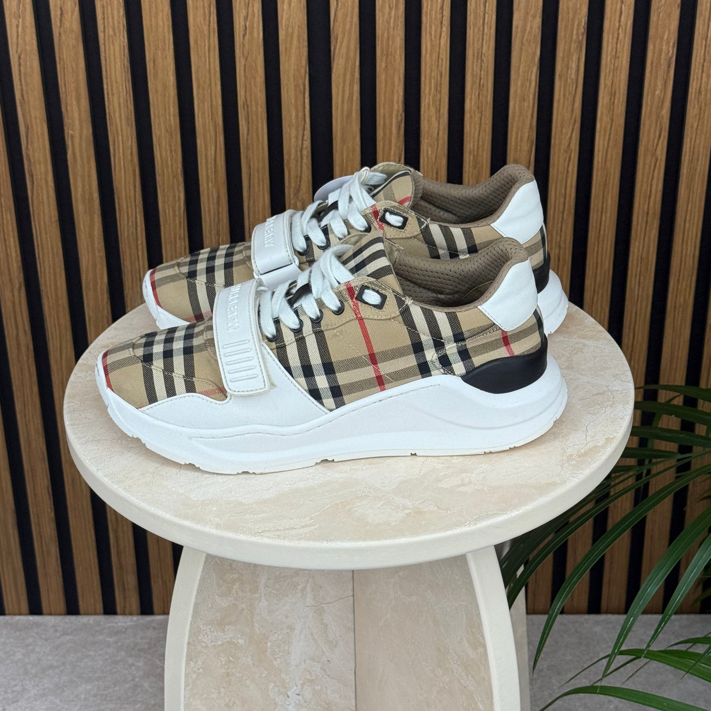 Burberry Ramsey | Size 9 | Pre-Owned