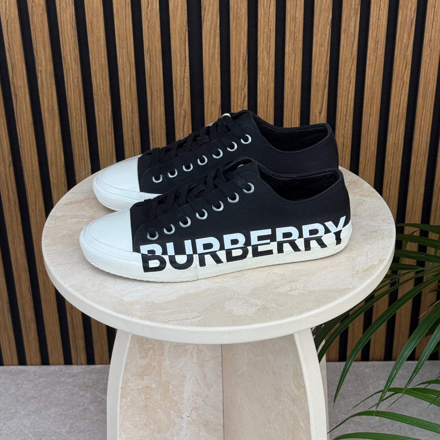 Burberry Larkhall | Size 8 | Pre-Owned