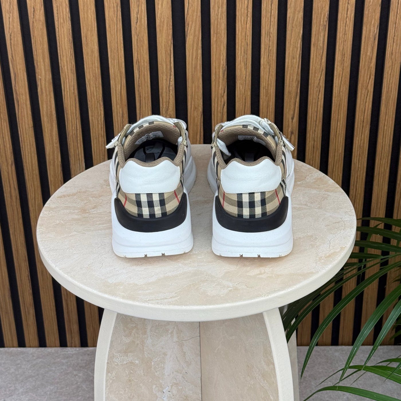 Burberry Ramsey | Size 9 | Pre-Owned