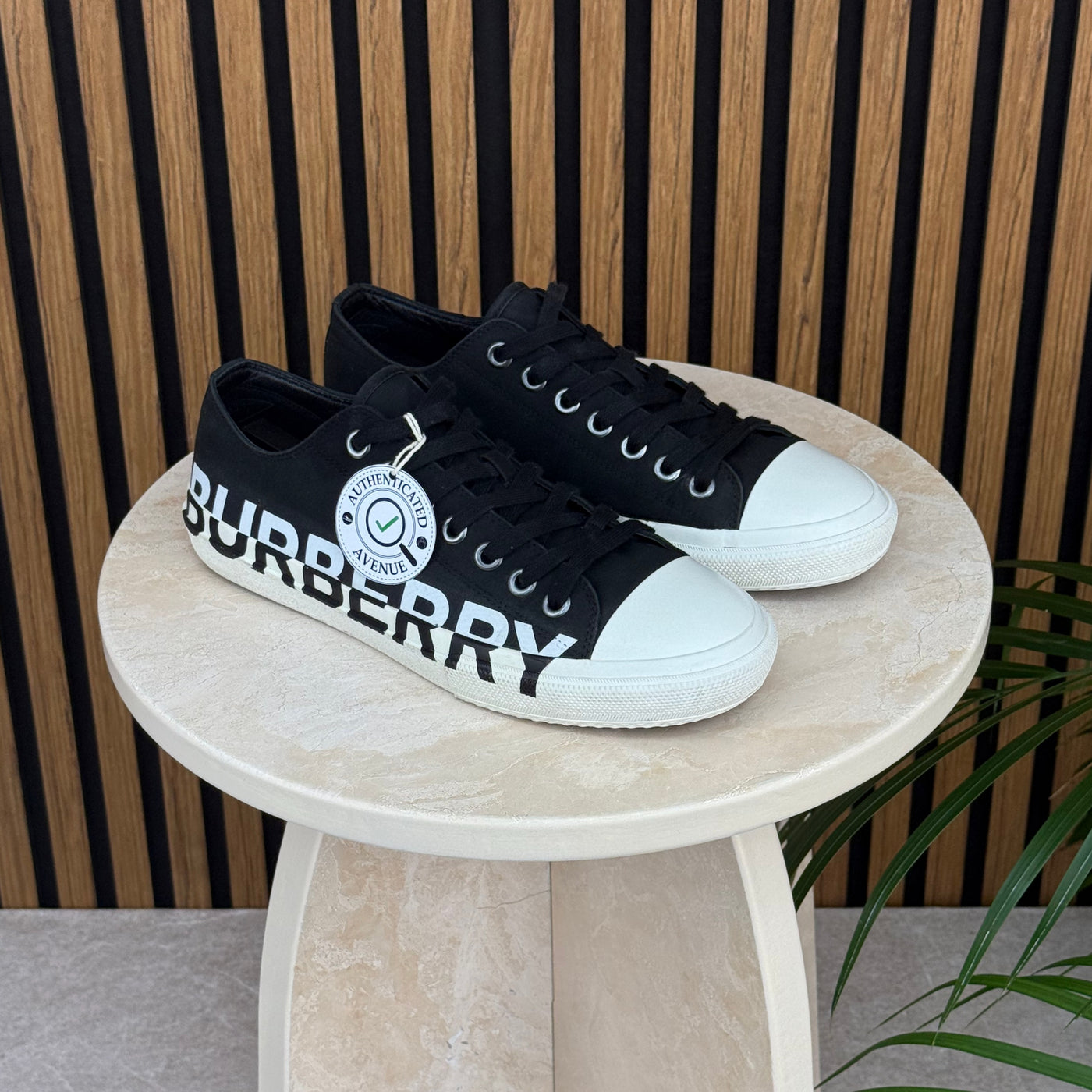 Burberry Larkhall | Size 8 | Pre-Owned