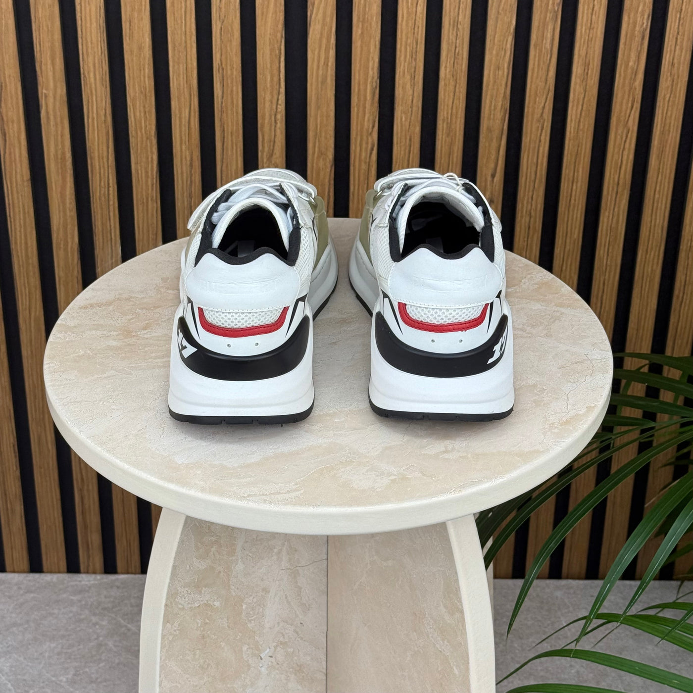 Burberry Ramsey | Size 9 | Pre-Owned