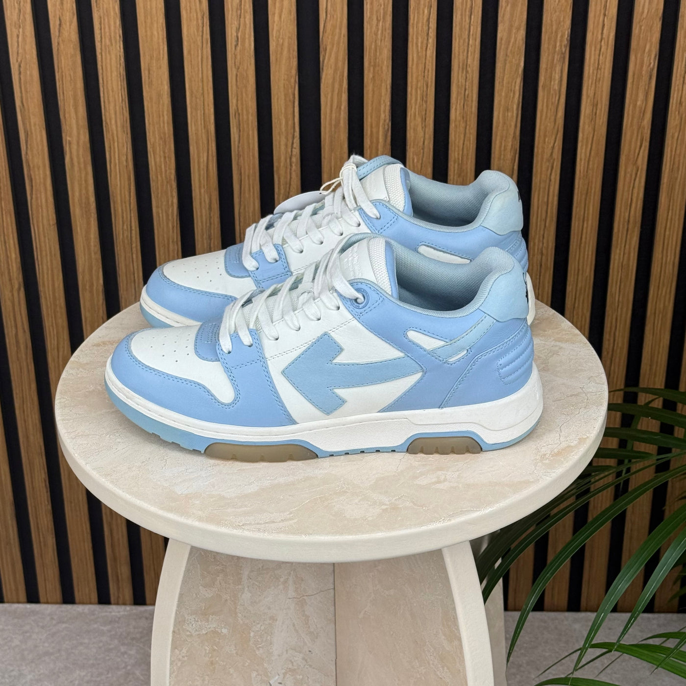 Off-White Out Of Office | Size 8 | Pre-Owned