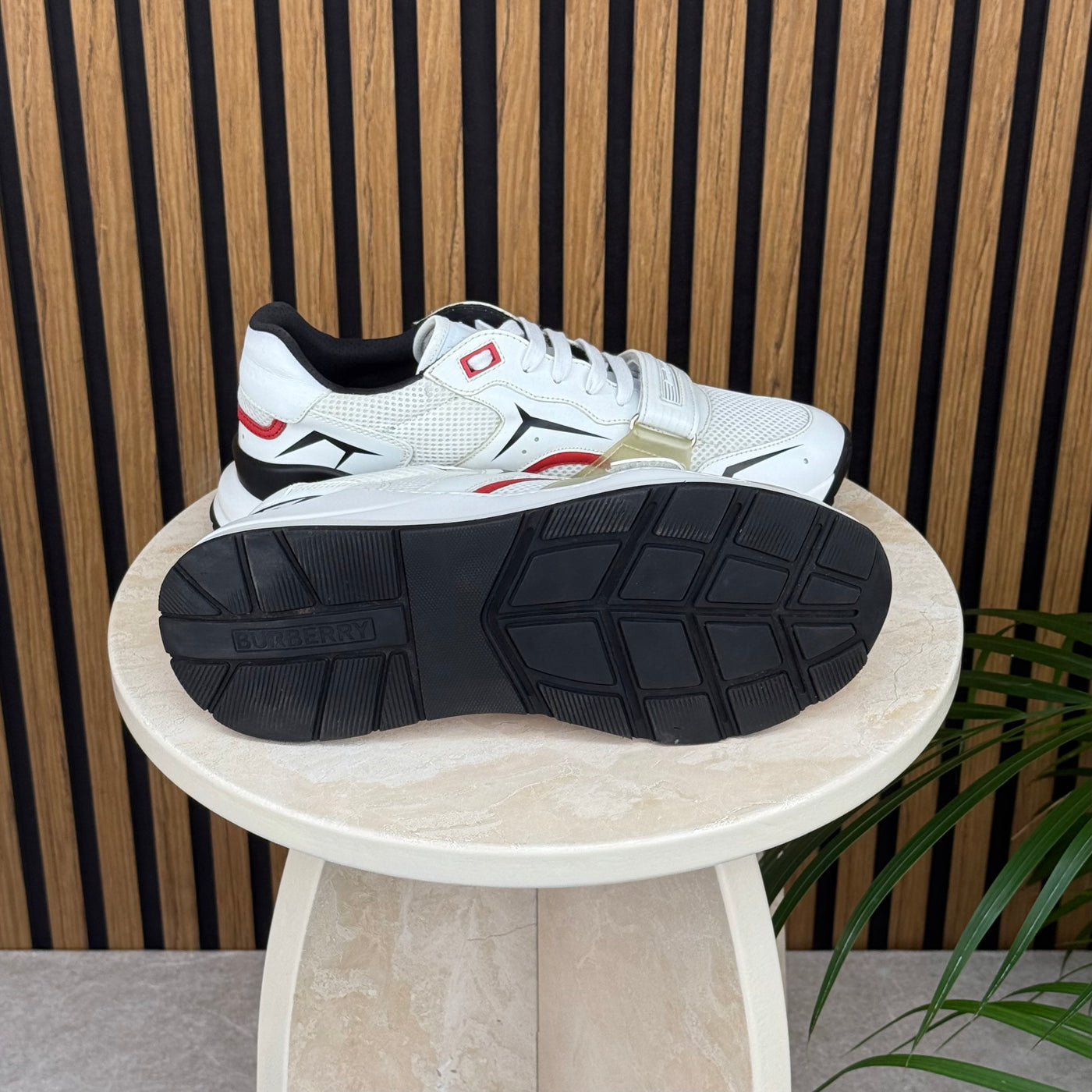 Burberry Ramsey | Size 9 | Pre-Owned