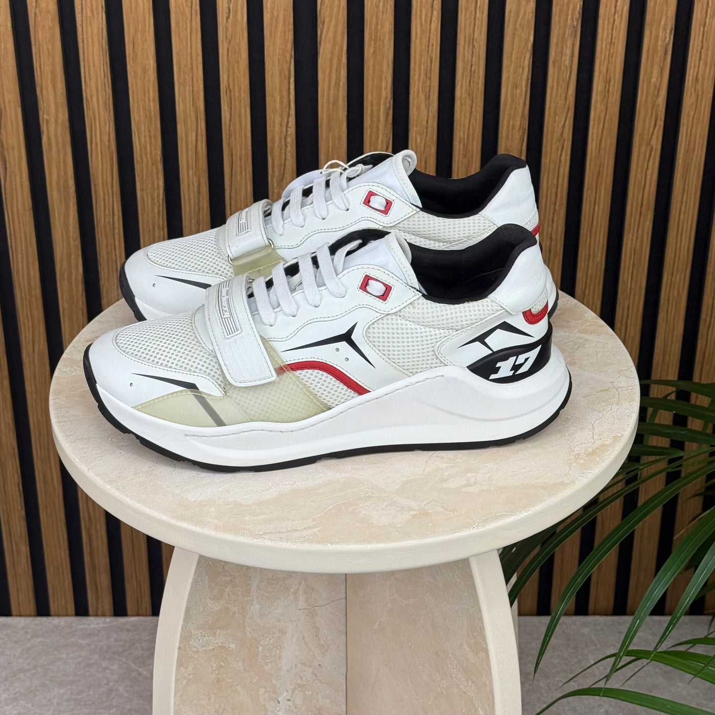 Burberry Ramsey | Size 9 | Pre-Owned