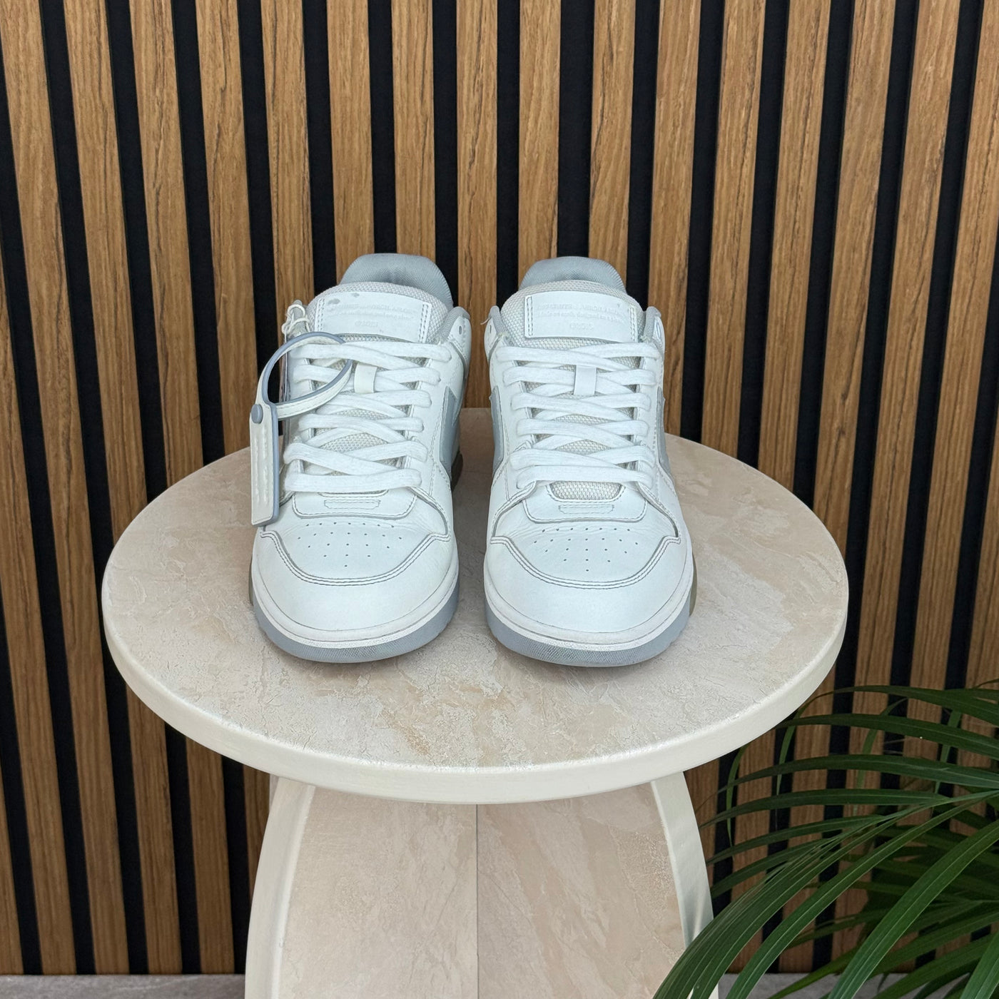 Off-White Out Of Office | Size 8 | Pre-Owned