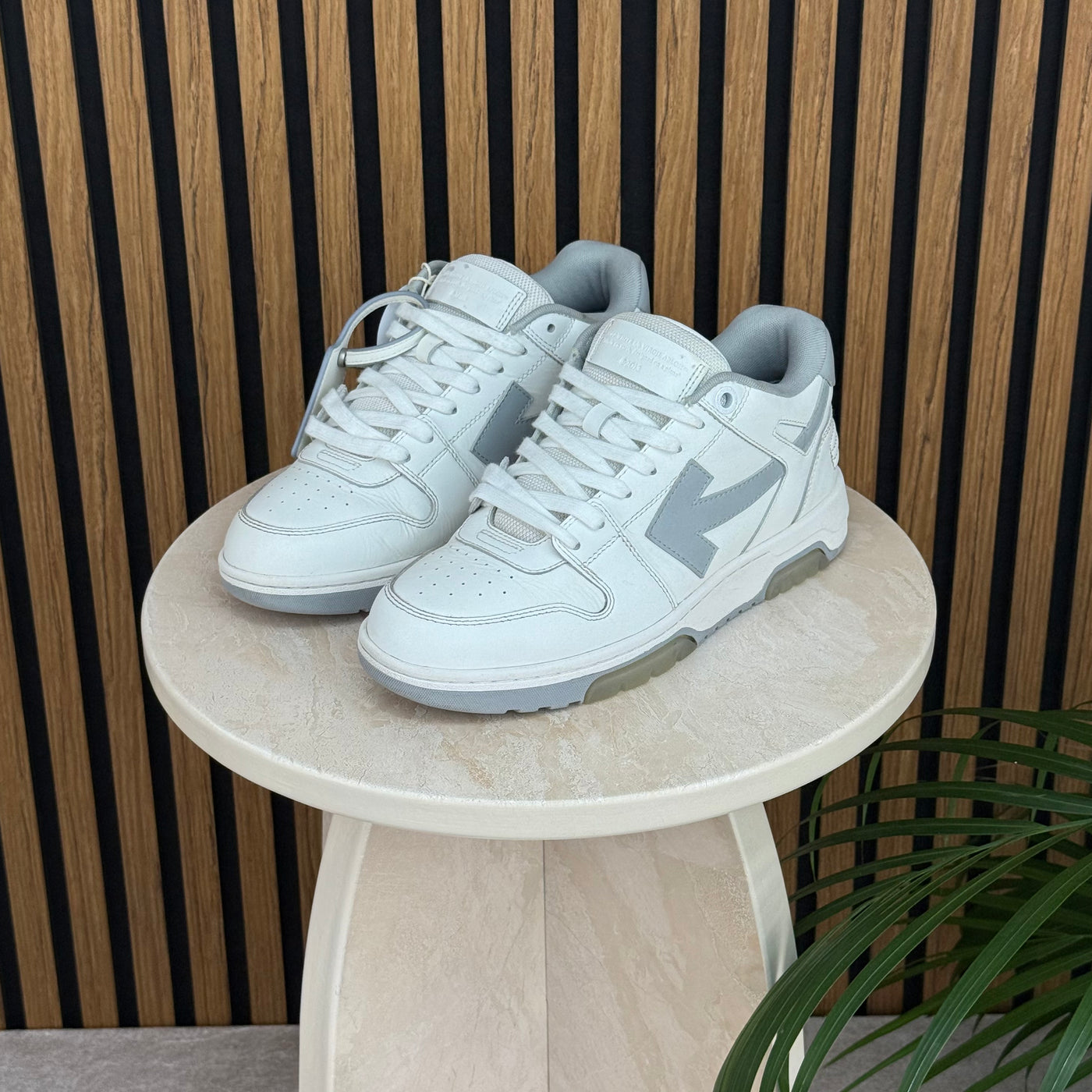 Off-White Out Of Office | Size 8 | Pre-Owned