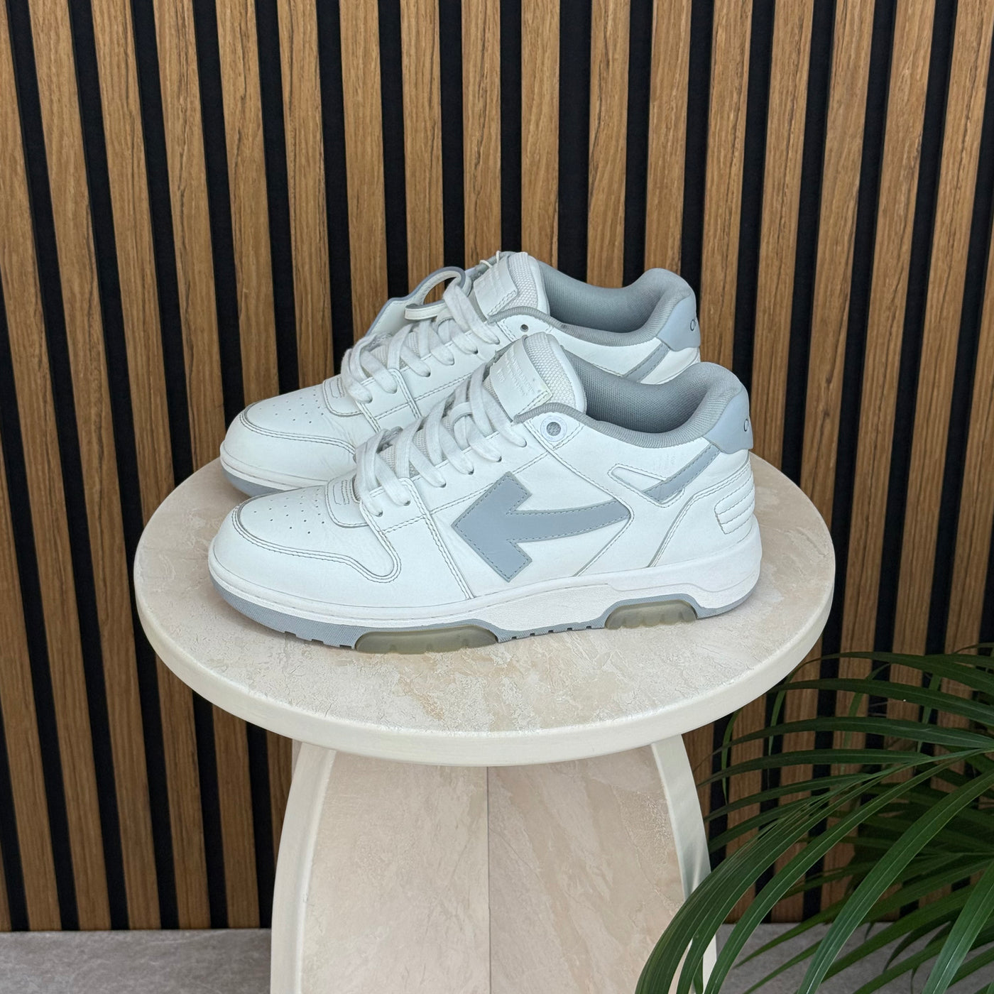 Off-White Out Of Office | Size 8 | Pre-Owned