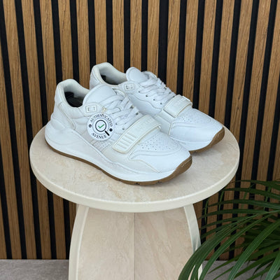 Burberry Ramsey | Size 8 | Pre-Owned