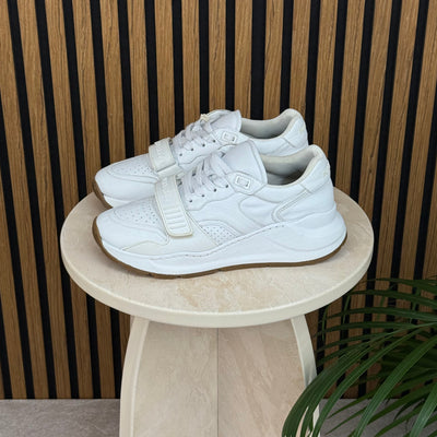 Burberry Ramsey | Size 8 | Pre-Owned