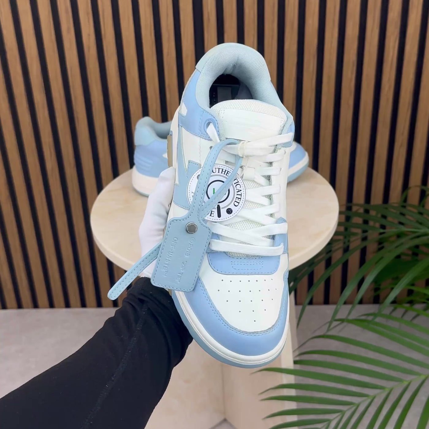 Off-White Out Of Office | Size 8 | Pre-Owned