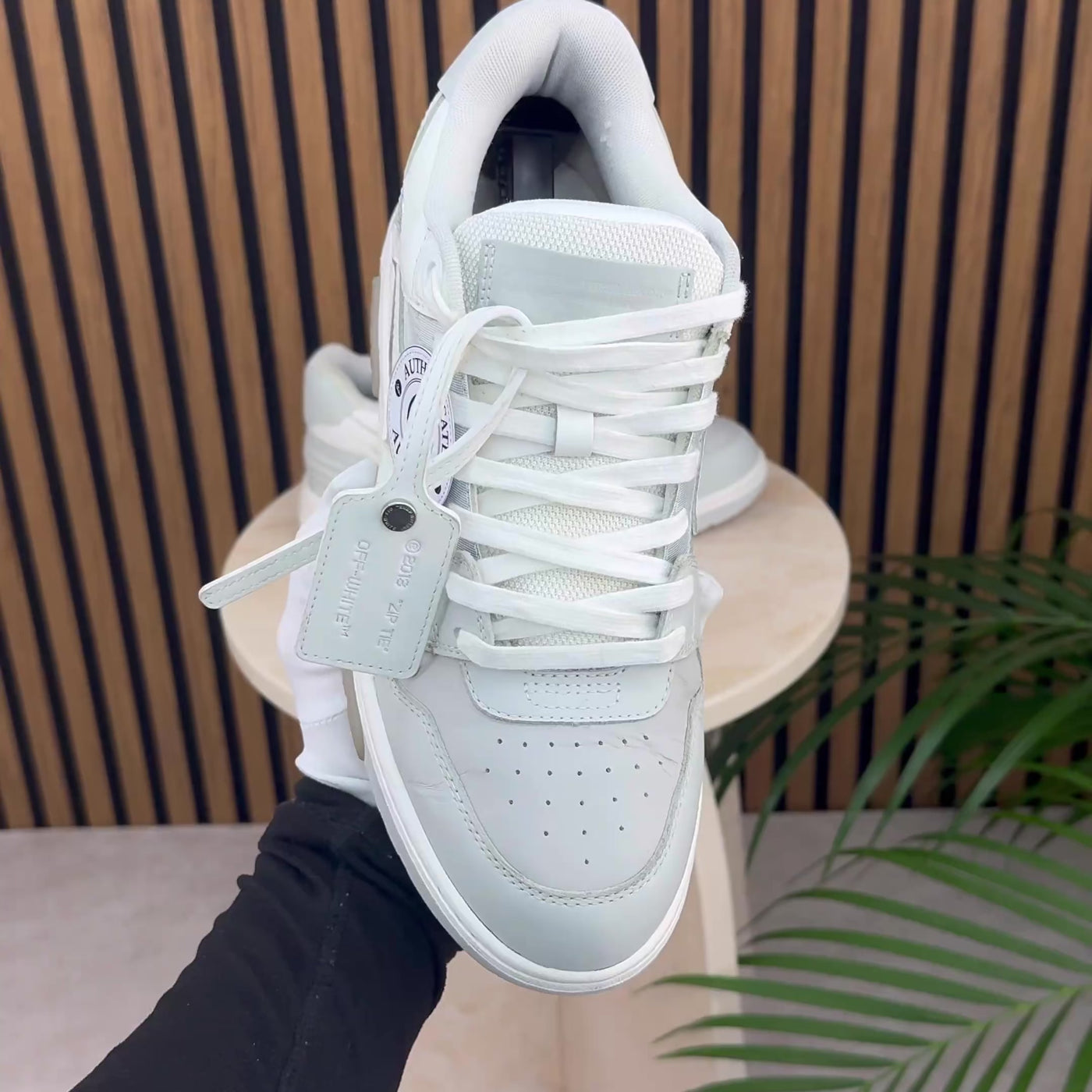 Off-White Out Of Office | Size 9 | Pre-Owned