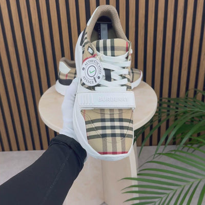 Burberry Ramsey | Size 9 | Pre-Owned